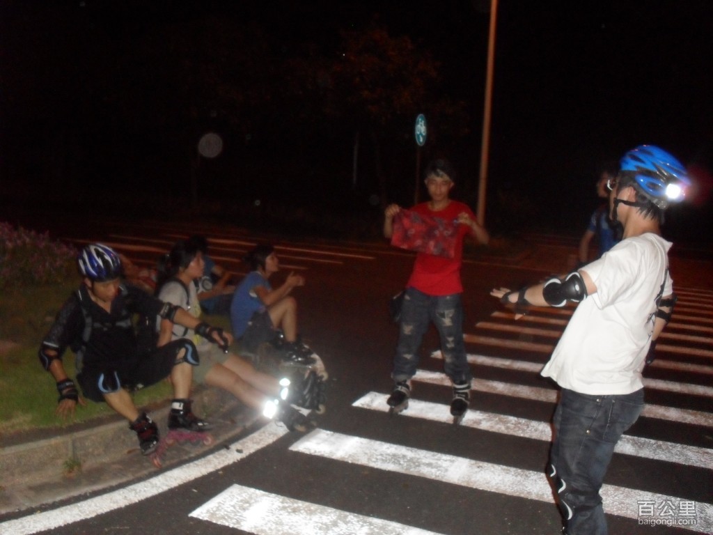 丸子那两点光，轮滑仙女下凡吗？难道现在天堂也流行轮滑？！.JPG